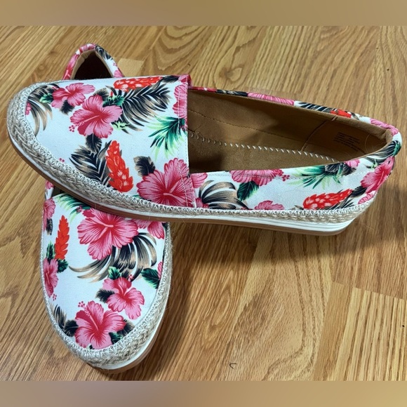 Comfortview Espadrilles White Pink Floral Slip-On size 11WW - Picture 1 of 7